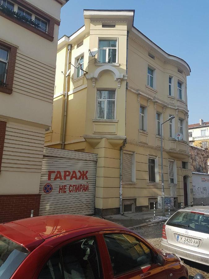 The Yellow House In Sofia Apartment Room photo